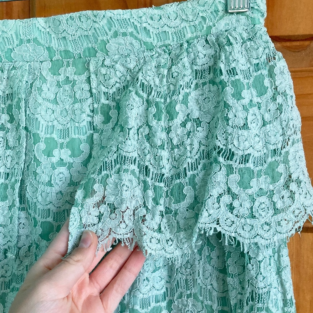 Women’s size small Aryn K mint green/sea green lace skirt with zipper and clasp - Picture 3 of 9